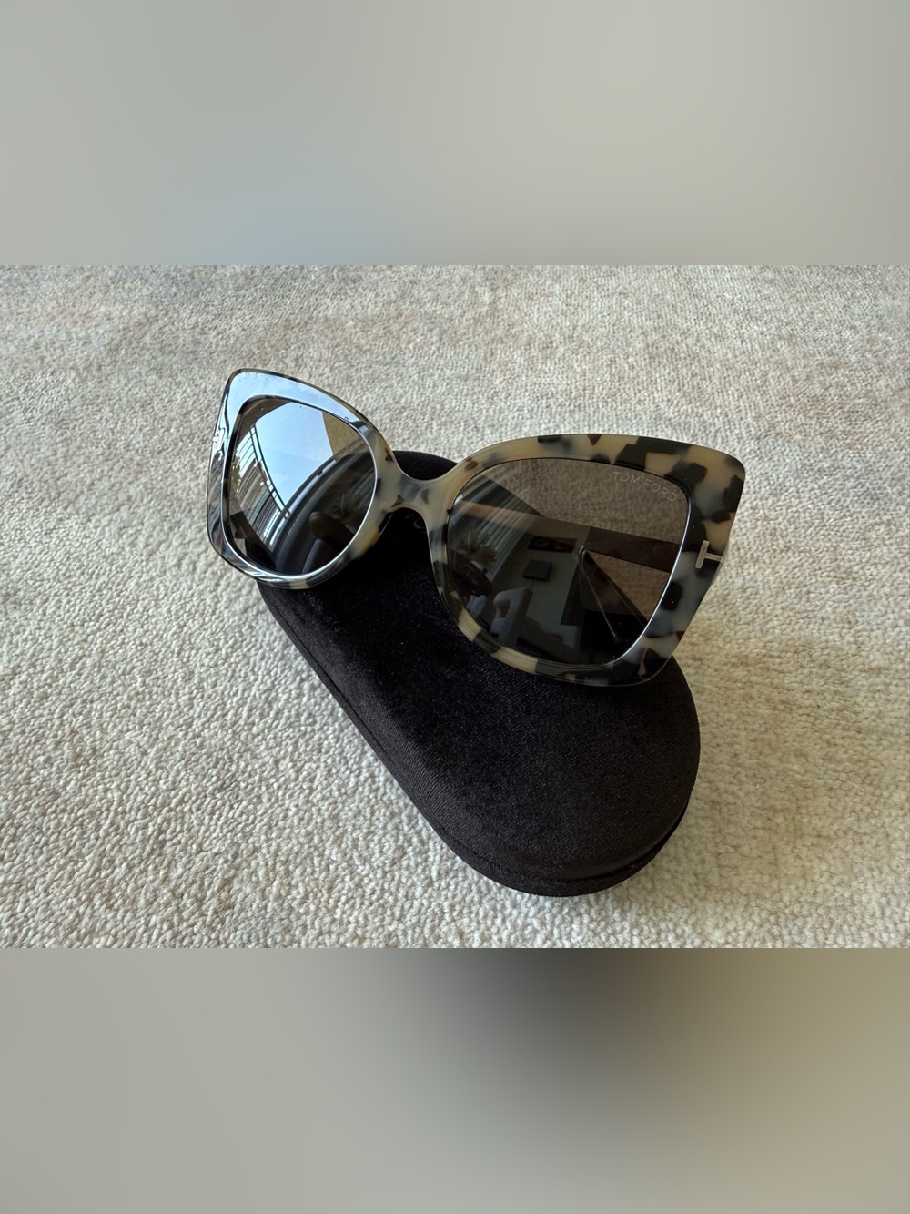 Tom Ford Gianna TF609 55K Cat Eye Tortoise Sunglasses Marble Frame